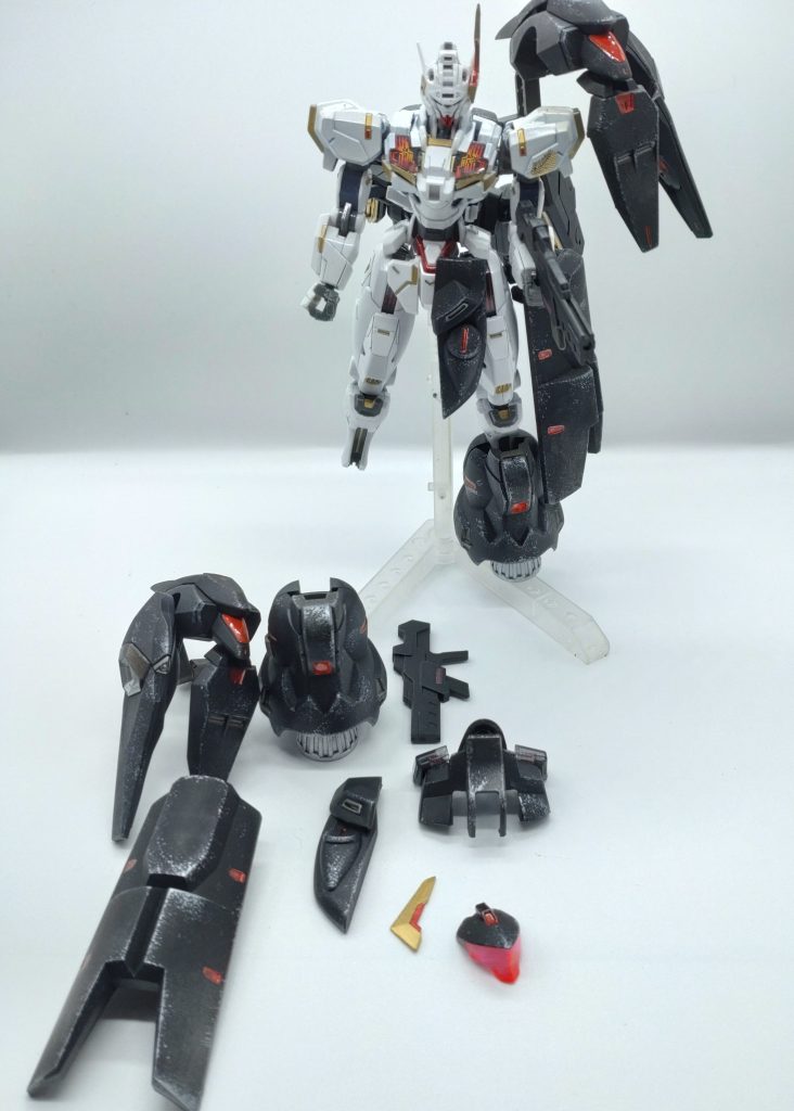 アーマーパージは足首、胸部フロントアーマー、アンテナが差し替えです。他はネオジム磁石を仕込み脱着式にしました。