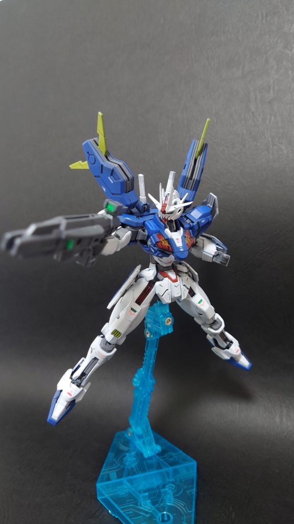 ビームライフルを構えて。