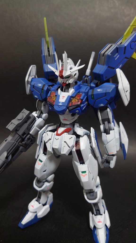 全身。センサー部分などグリーン部分が多かったのでエアーブラシでの塗り分けが大変でした。デカールはエアリアル用の物とモデラーズデカールを組み合わせて使ってます。