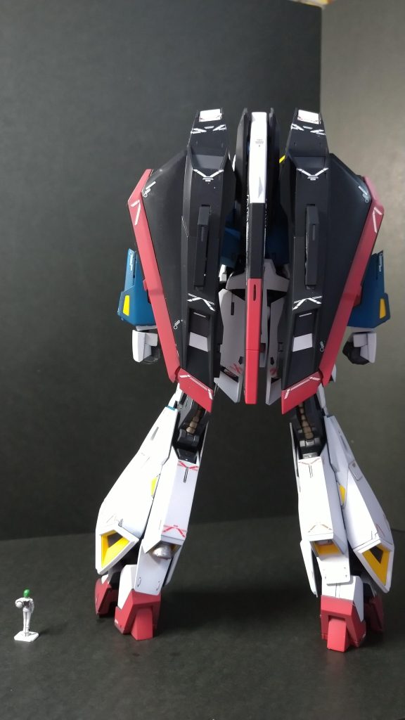 後ろ姿も隙がありません