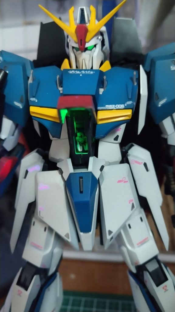 蛍光グリーンで内部塗装、UVライトで発光しますよ。