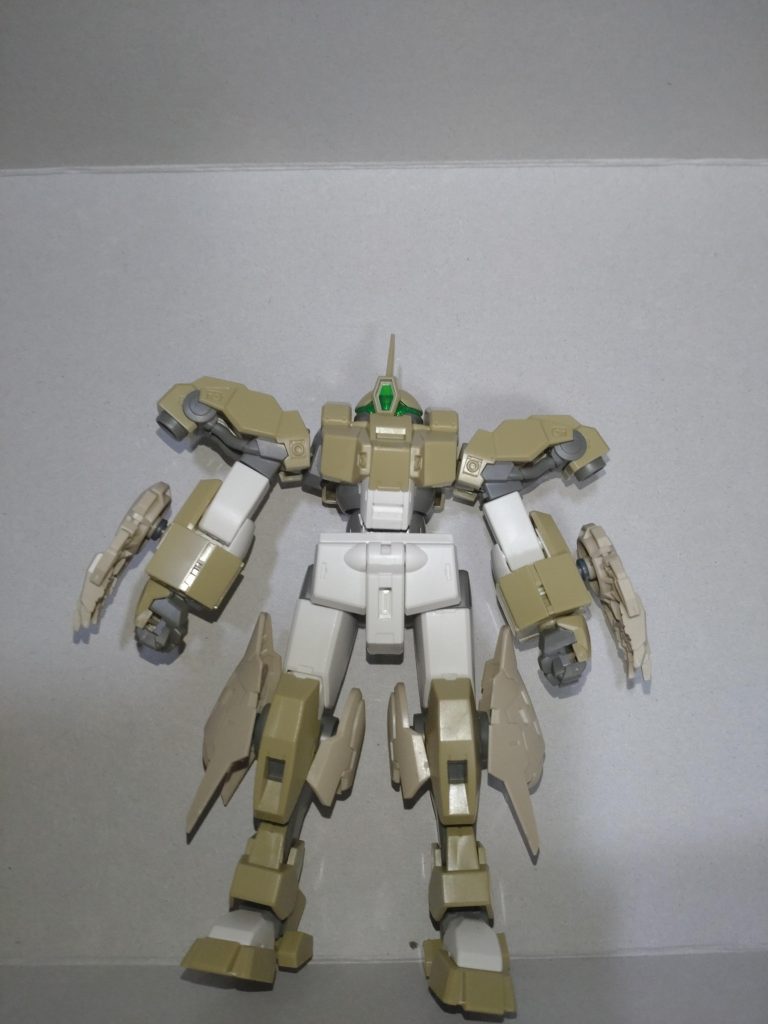 まずは30MSオプションパーツセット　(ヘビーアーマー)です。脚部と腕の爪です。