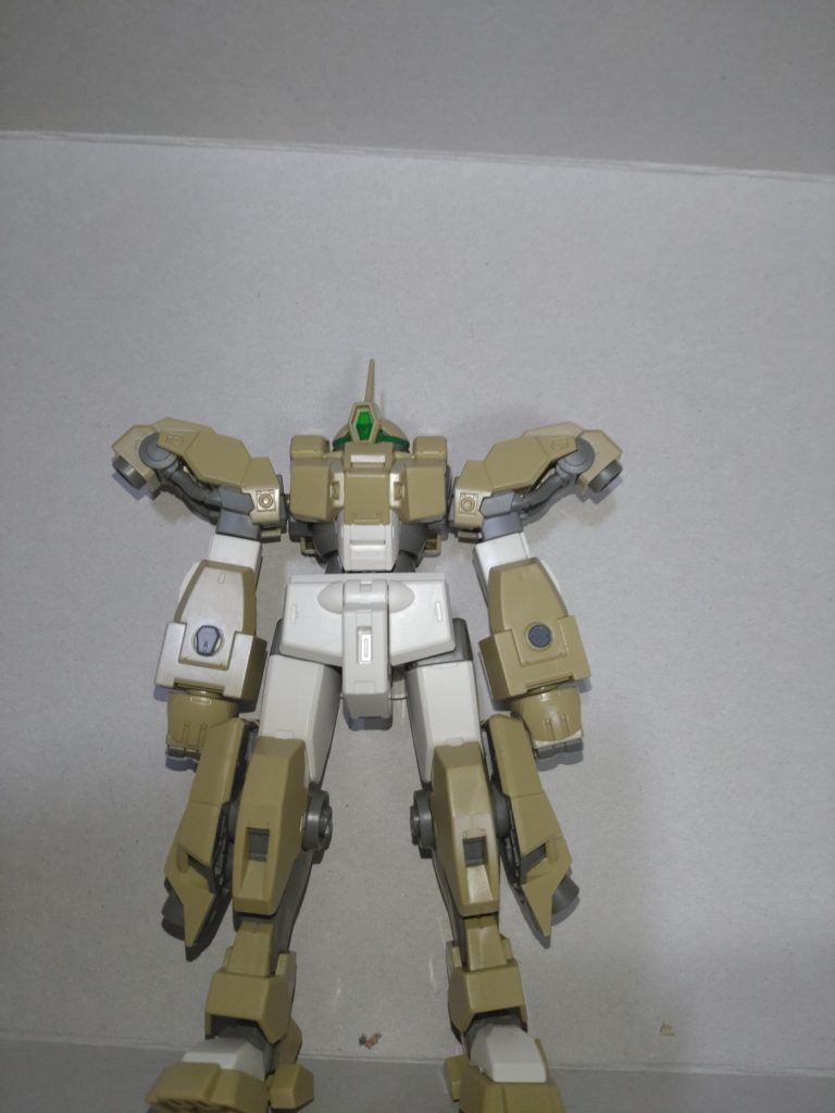 腕の穴埋めです。丸が良い感じですね。30MMのカスタマイズパーツです。