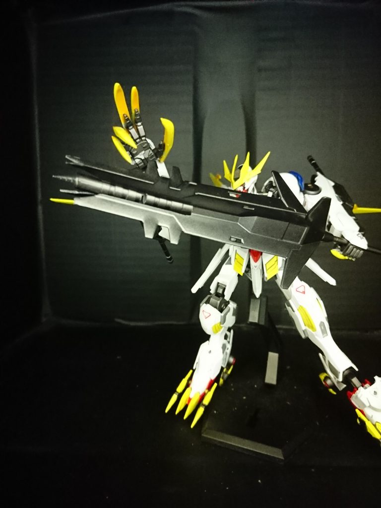 メイスも思いつきで先端を、太さの違うプラパイプ交互に連結したものを付け替え、ドリルで蓋をしました。○○○スレイブ出そうじゃないですか？実はガミジンの武装動画見てて思いつきました。ゼロ距離○○○スレイブ…♪いいじゃん！♪て