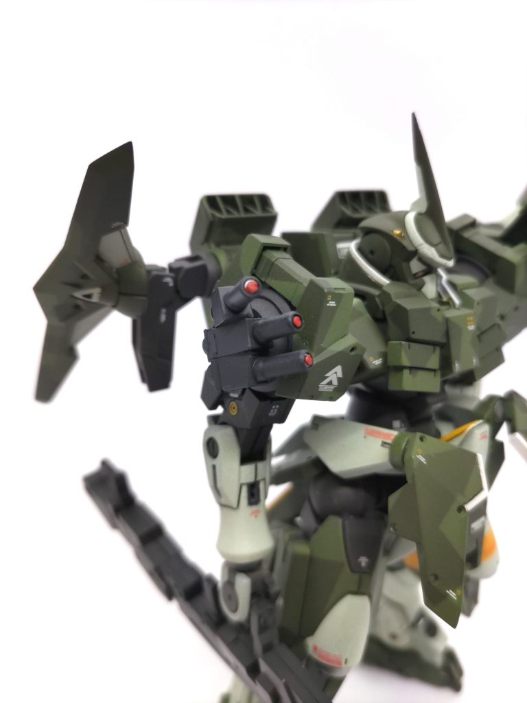 スモークディスチャージャーは、それぞれ角度を付けて再接着しました。