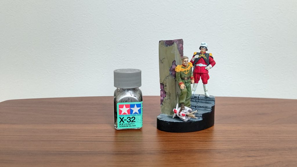 大きさはこんなもんです。1/35は流石プラモの国際スケール。人にも手が入れられる、ちょうどいいサイズですね