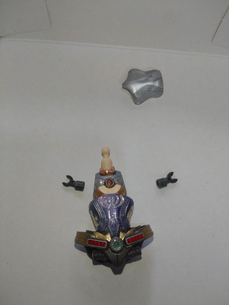 30MSのボディを着けるのでレディの加工と、腕が刺さらないのでソチラも加工しました。 