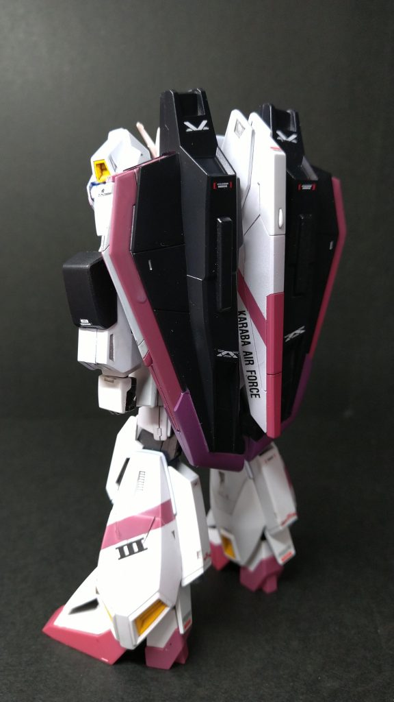 デカールを貼るだけで、雰囲気がでてきます。ガンダムデカールZ汎用(水転写式)を使用しています。