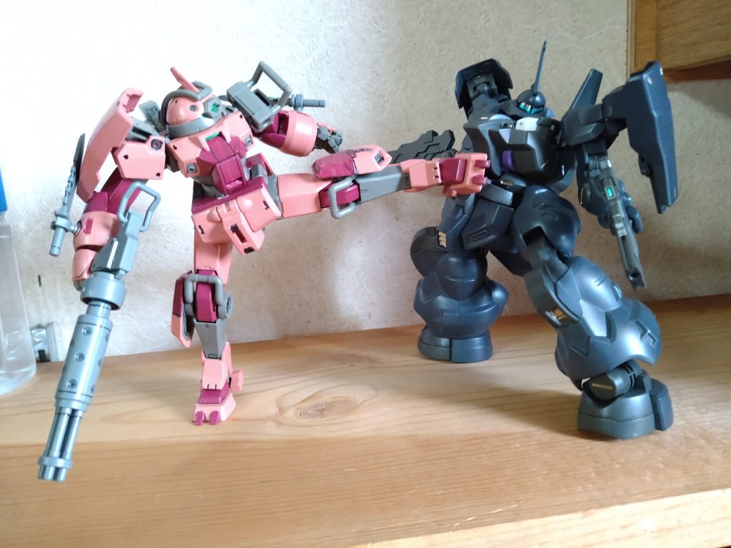 最初に作成したディランザ・ファントム(試作型)であの名シーン再現wこの姿勢でもマジで安定しますね。