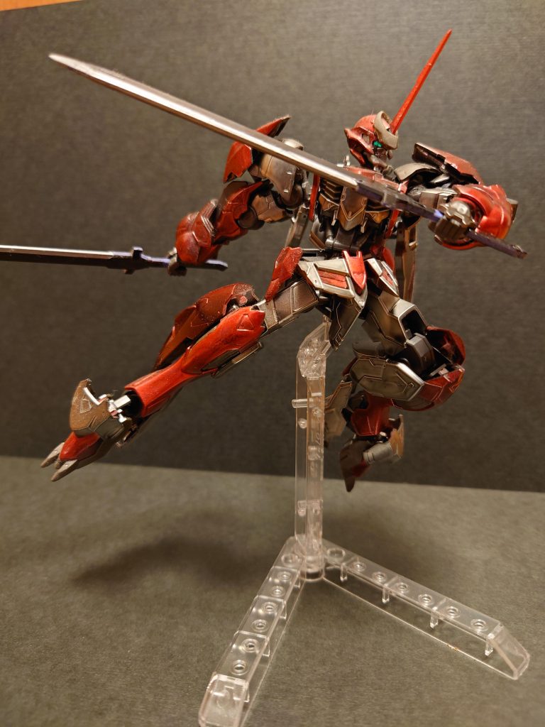 が、開発が厄祭戦後期だったこともあり、ほぼ活躍はなかったそうです。武装は完全に双剣のみの脳筋仕様です。