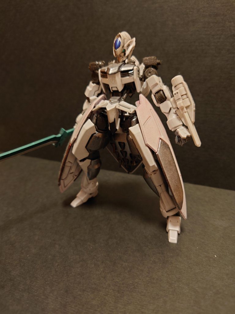 本編ではクソデカメイスを振り回していますが、この機体では技の繊細さに磨きをかけ、大太刀を使用しています。