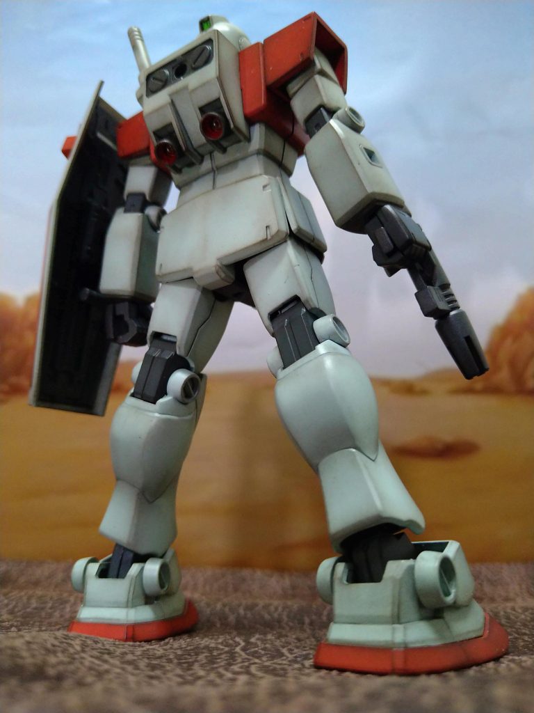 今回のイベント用に《もう一作品》完成している作品があるのですが、その作品は材料が届かなければ、撮影もできません…😂田舎も田舎で良い所でございますが、こうゆう所は、中々不便で困ります…😅ハヤクトドイテ…話しがそれました…😅スミマセン…😂今回の改造箇所は、ポージングによっては、アゴが引ける様に〘首のパーツ〙を1ミリ位引っ張り出せるように加工と、いつもの肩の引き出し😁前かがみ出来る様に胴体ボールジョイント化接地性を良くするために足首もボールジョイント化に致しました!😚私の中で〘ジム〙はそこまで複雑なポージングを取るイメージがありませんでしたので、その他の関節は、キットそのままの制作でございます!🤗どちらかと言うと以前投稿させて頂いた           〘ジムスナイパーカスタム〙よりも〘ジムキャノン〙に近い関節改造制作になります!😁.