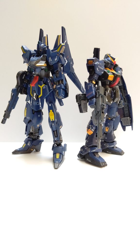 RGのMk-Ⅱと並べても違和感のない姿を目標にデカールを貼りました。。どうしても貼りたかった【月】のデカールが意外と見当たらず苦労しました。。大きめの【龍】から切り出したんだったかな。。Mk-Ⅱもずいぶん前の作なので改めて作りたいですね。。