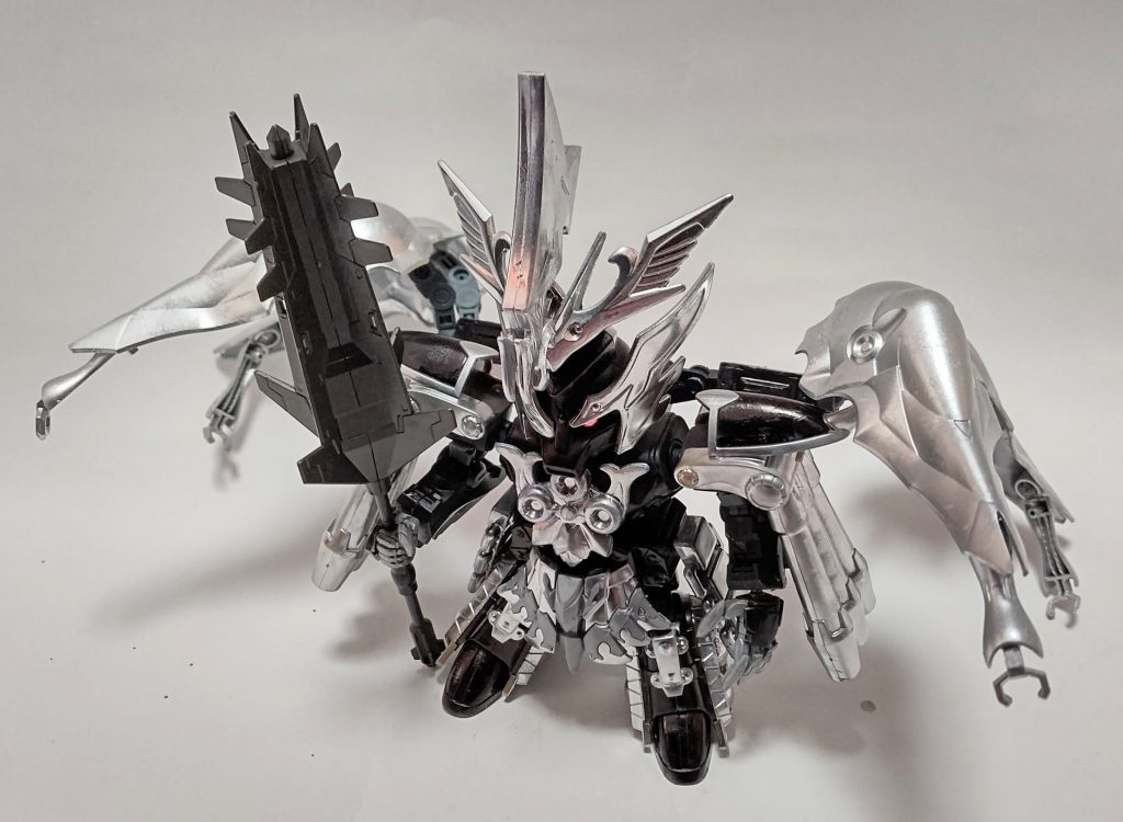 後ろの羽(?)が重たいので自立させるのがやっと(笑)。