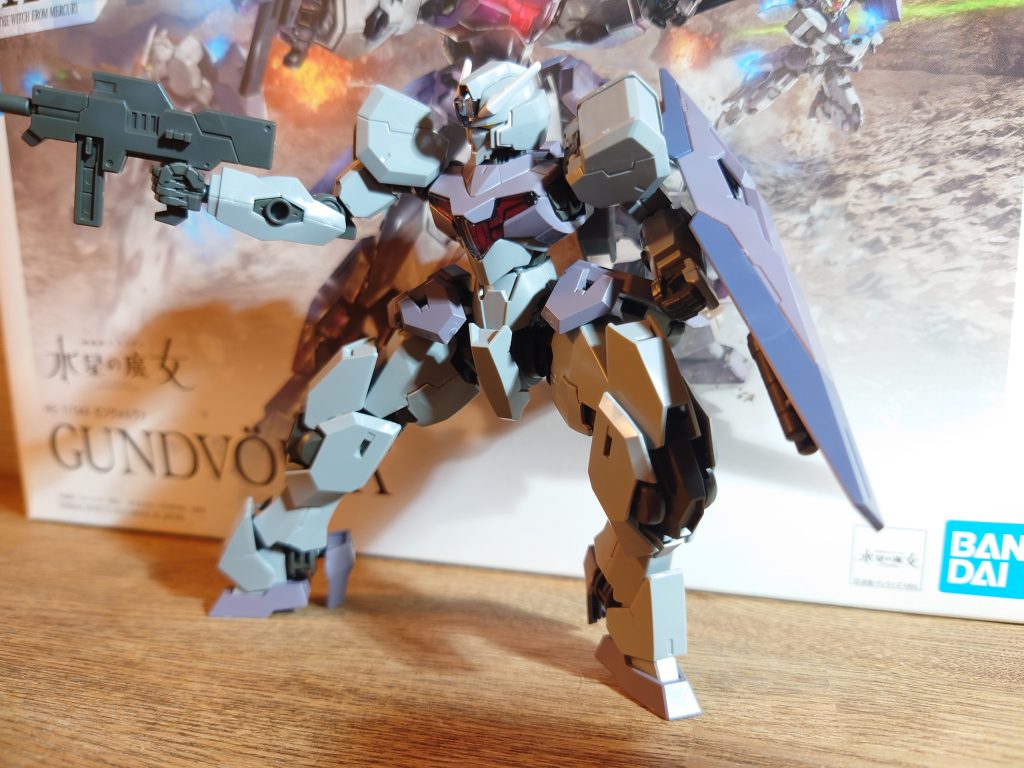 昔よく作ってたSDガンダムやBB戦士にはあまりなかったようなグレーベースな色合いが好きです。