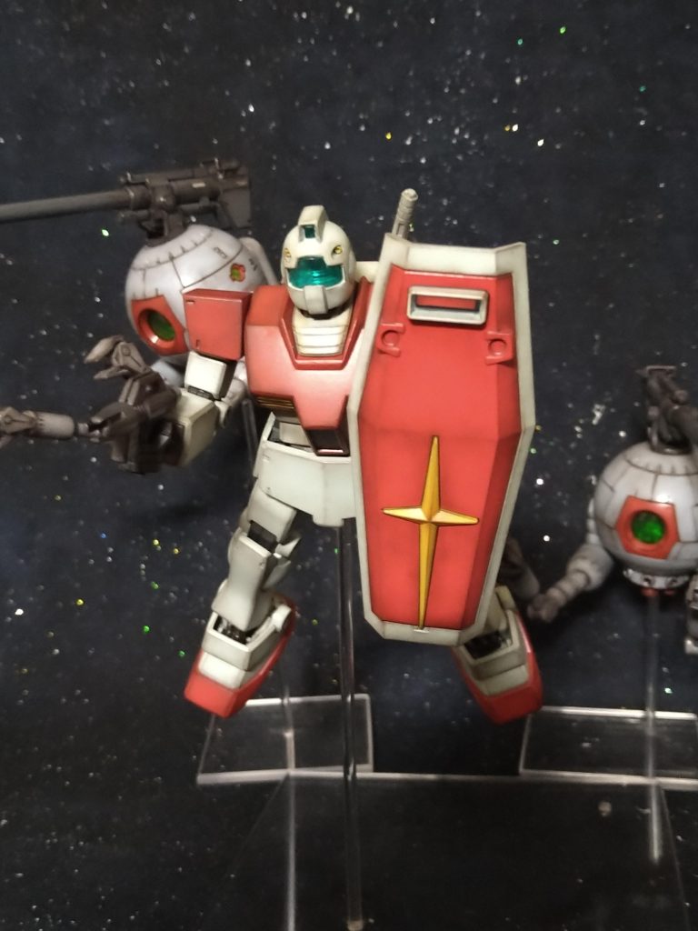 そして今回の《ジム》やはりやられっぱなしの写真だけではあまりにもかわいそうですので🥲以前投稿させて頂いた〘ボール〙に来てもらって 少しカッコイイ姿も撮影しました🤗.これで〘ジム〙もいじける事は無いと思います!😁..