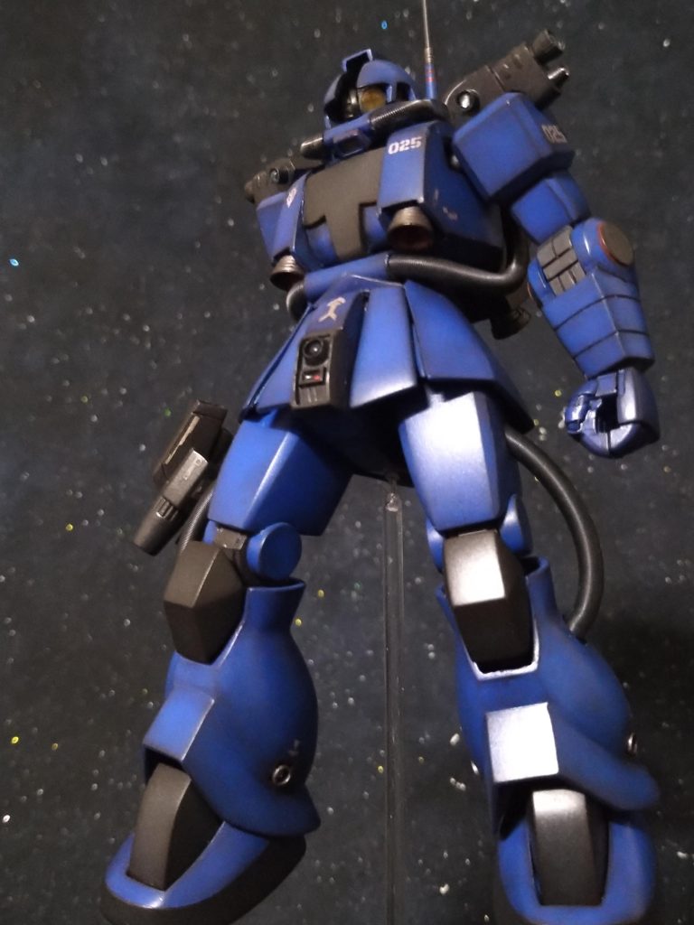 今回の改造箇所は、やはり旧キットですのでほぼ全てでございました!🤗今回も沢山切って😆沢山削って😁沢山くっつけて😚おります!🤭ただ〘ザクフリッパー〙制作時はそこまで気にならなかったのですが、今回は本当に合わなくて中々大変でございまして😅対応しきれない所は《パテ》と《捨てサフ》で対応致しました!😚わざわざ捨てサフしたのですが、処理は見える所だけ…😅見えない所や見えにくい所は、ある程度大きなヒケでもスルー致しました…😂大変ではございましたが《旧キット作ってる感》を感じる事が出来たので楽しかったです!😁.