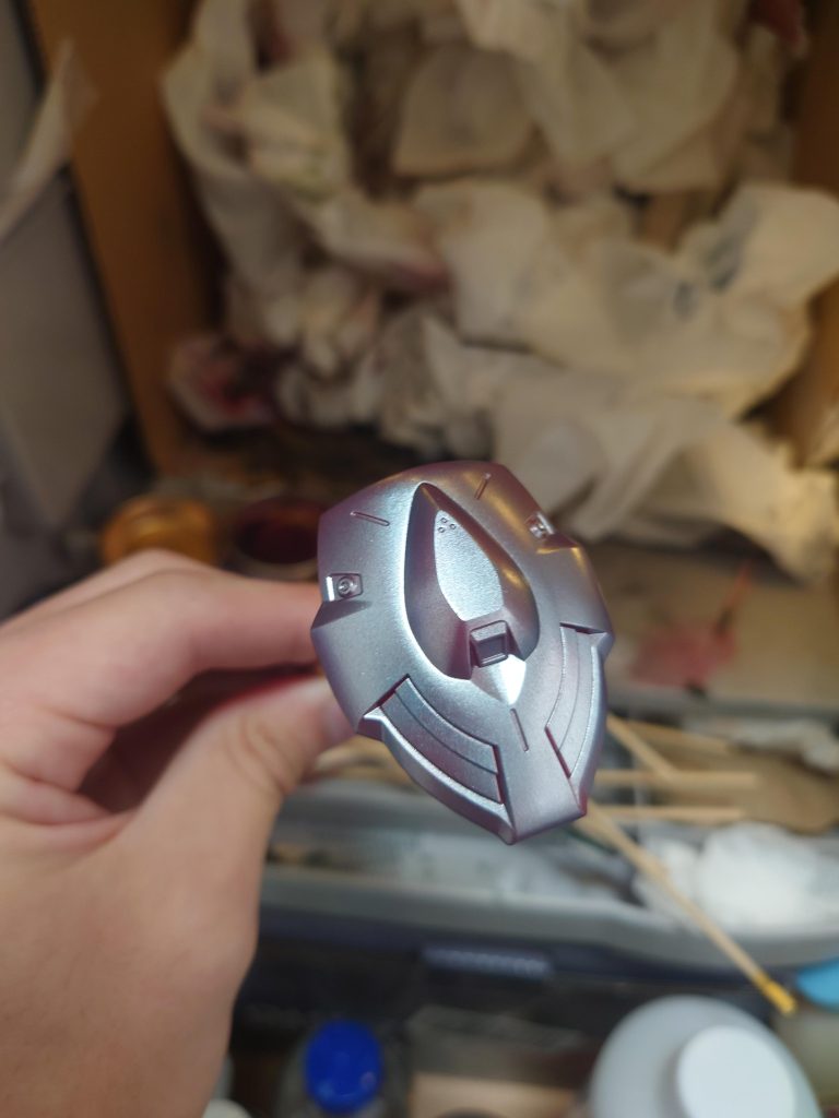 今回は初のパール塗装という事で、下地のサーフェイサーを吹いた後、しっかりと塗装を行っていきました。