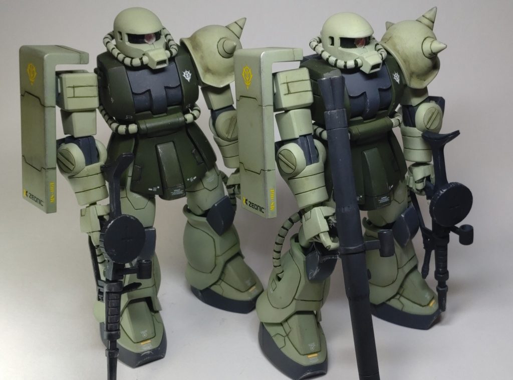 どうしても、ランバ・ラル隊で仕上げたくて、HGUCザク2体も制作しました。こちらは、組み上げ、スジボリ追加、合わせ目消し、脚部改修、モノアイ電飾、一部ガンマカエアブラシ、他通常のエアブラシ、デカール、墨入れ、つや消しクリア、ウェザリングで仕上げてます。ザクはナンボあっても良いですからねぇ〜。