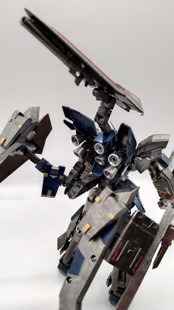 今回はバックパックだけ改造しました。使用したのはコトブキヤのﾌﾘｰｽﾀｲﾙｼｰﾙﾄﾞと、ﾋﾞﾙﾄﾞﾌｧｲﾀｰｽﾞのｱｰﾑｽﾞｱｰﾑのミサイルポッドです。