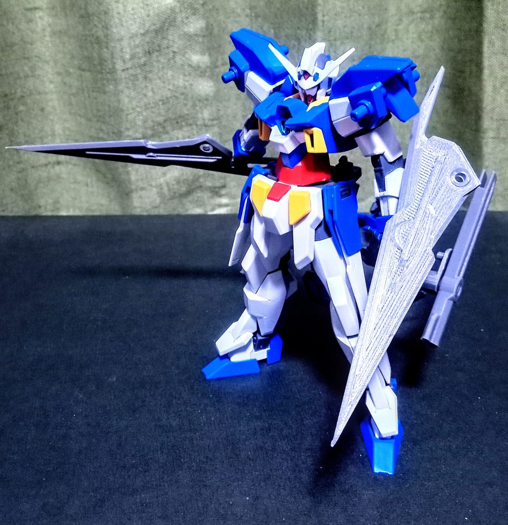 こちらは、ストライダーの写真より前のバージョンで、ビームキャノンが小さいですファンネルコンテナはまだで、ガンダムハルートのミサイルコンテナを仮に付けてました。シールドはソードにもなるタイプ。ストライダーの時に、左右対称になる様に似た感じで作ってます。