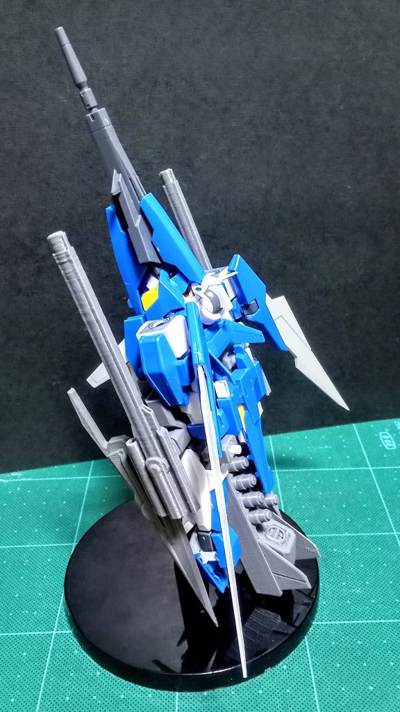 ビームランチャーとソードとシールド、ファンネルミサイルとIフィールド付きファンネルコンテナ、等々。あと、肩の翼も変更予定ですが、連続失敗中です💦中々イメージ通りのプリントが出来ません💧