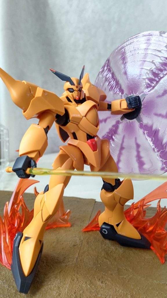 RE/100はHGキットを1/100に直したような代物と聞いてましたが、組んでみるとその例えに納得。非常に組み立て安いキットでありました。