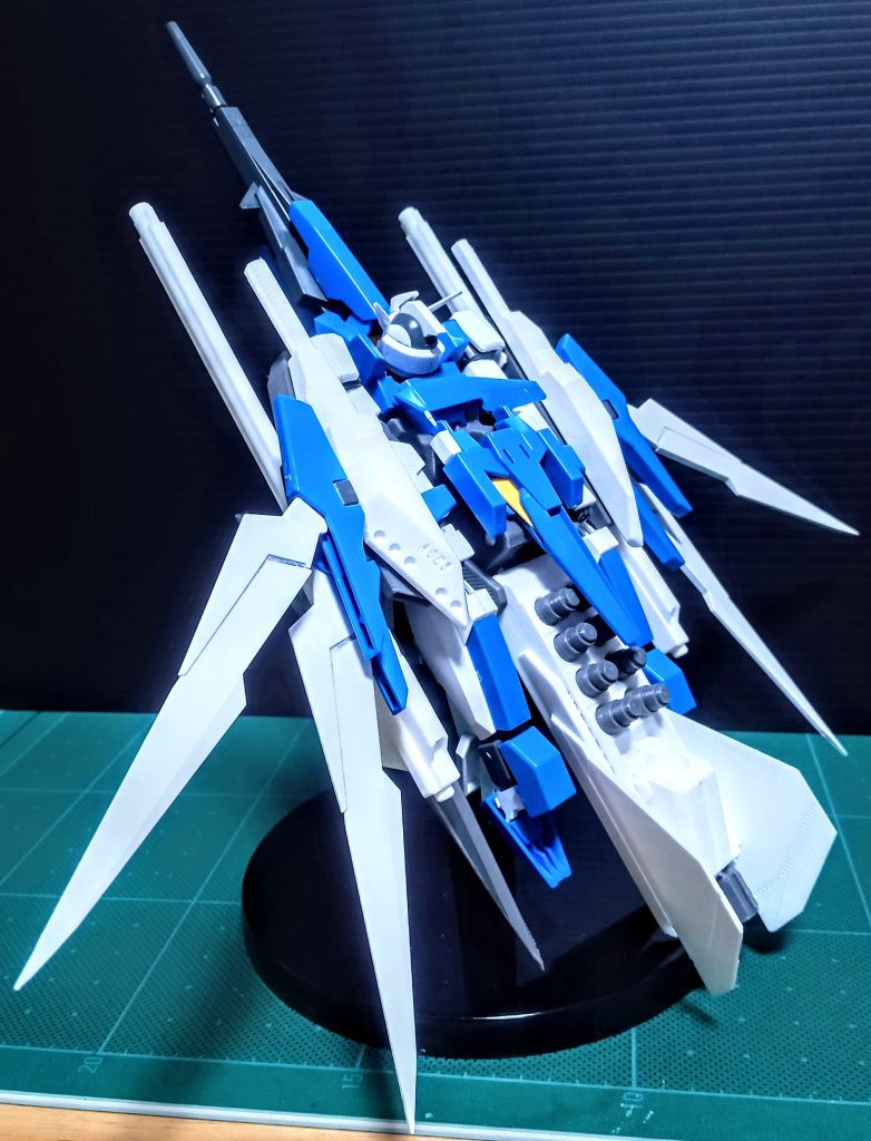 武装は元々の装備と、一番長いのが、ビームランチャーその上の、ビームショットファンネルミサイルＩフィールドジェネレーターソードとシールドソードもっと増やして重武装にしたかったのですが次の改造を始めたかったので、ここまでです。