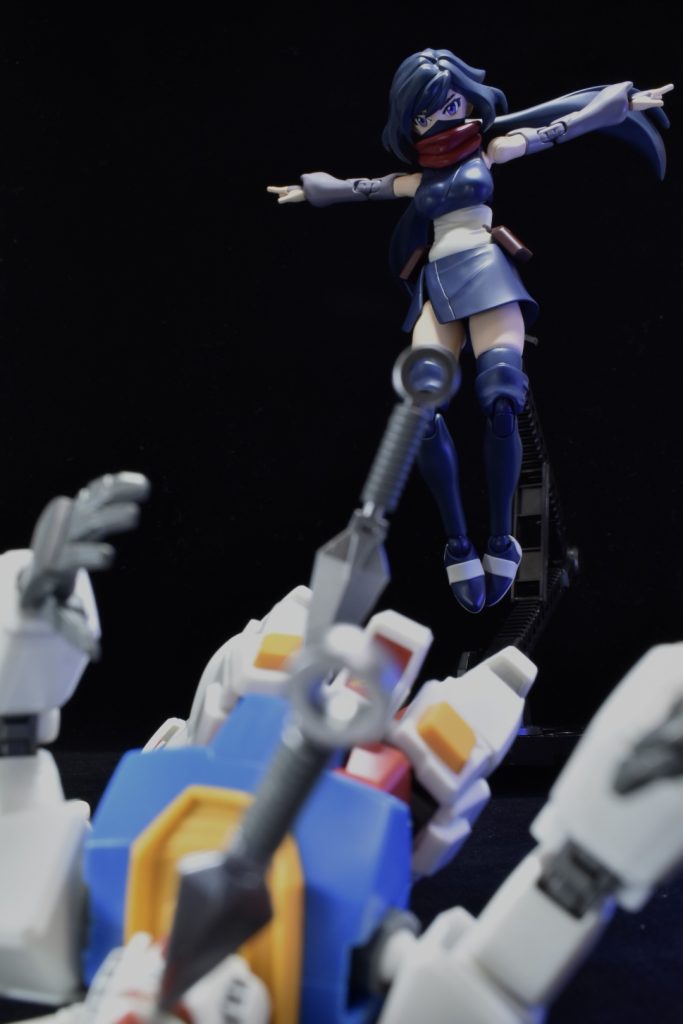 武器はクナイ(苦無)も扱う。寸分狂いもない正確な投擲で一瞬のうちに標的の急所を討つ。