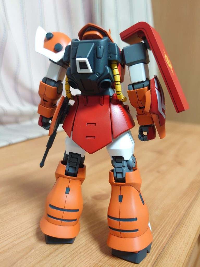 背面。左腰にヒートホークをマウントできます