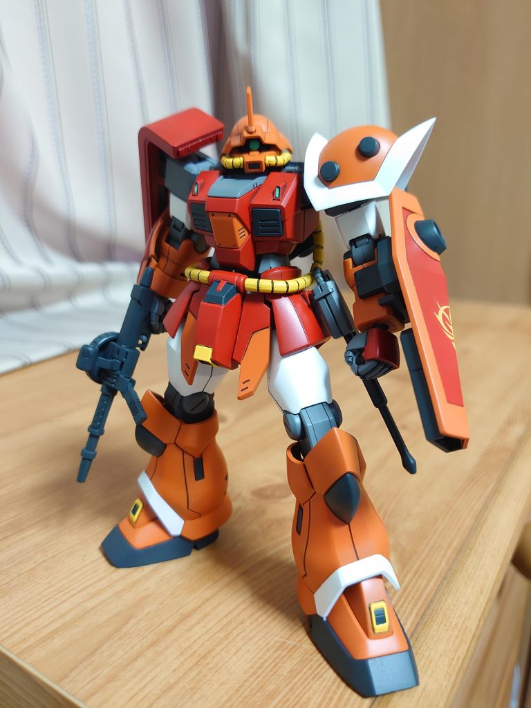 グフの盾装備。ザクシールドと合わせて2枚盾の防御よりの仕様に。