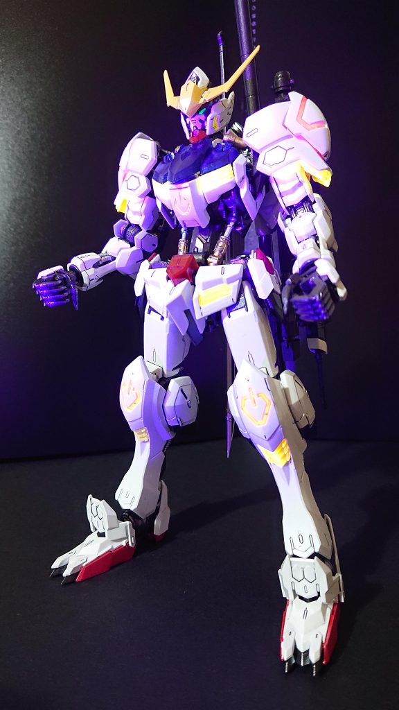 クラフタさんがいうところのピコーンシステムを搭載してます。ブラックライトの当て方がいまいちですね。