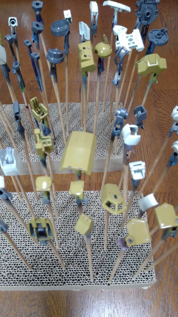 カーキ?に近い色にしました。