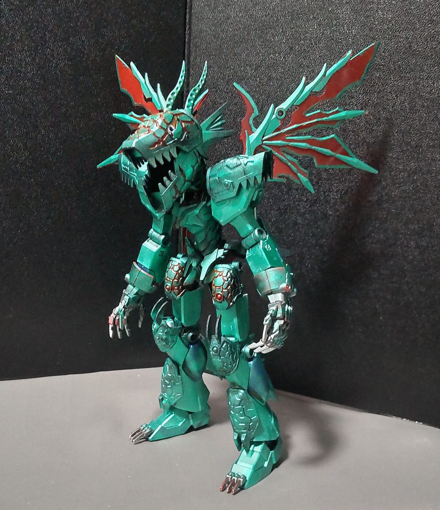 ダークグラスパードラゴンの四肢にはEGνガンダムのを移植しています。そこに董卓プロヴィデンスのパーツを色々な箇所に移植し、化け物に変貌させてます。棒立ちだと少しかっこ悪く見えてしまいます。※これの作り方はこの講座を参考にしてくれ