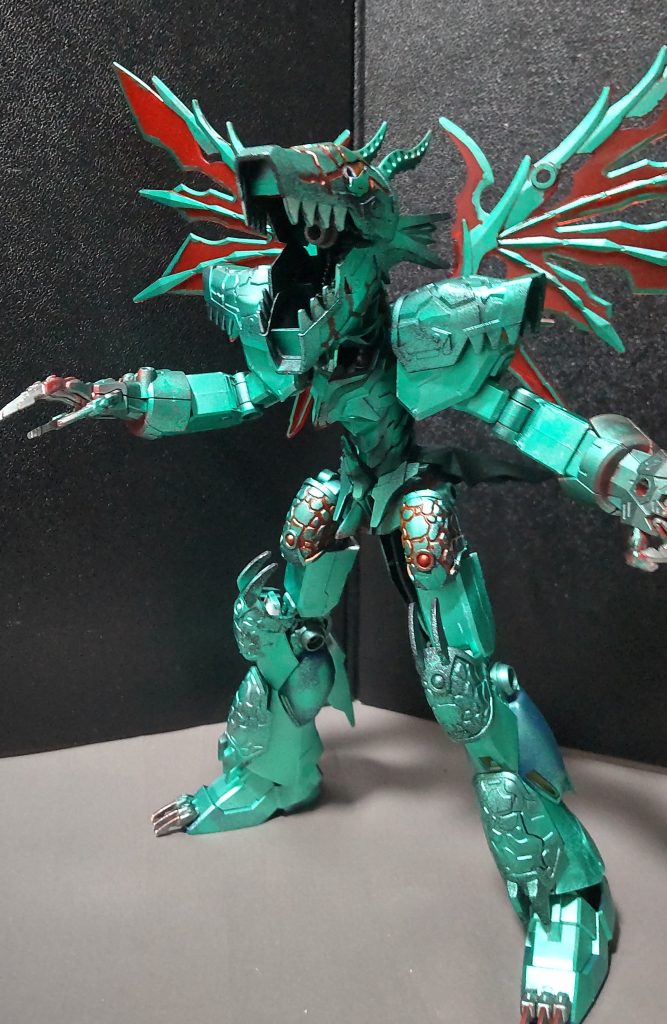 頭部の下顎は可動できるので、開口状態を再現出来ます。※口内にはエフェクトパーツのジョイントパーツを付けてます。