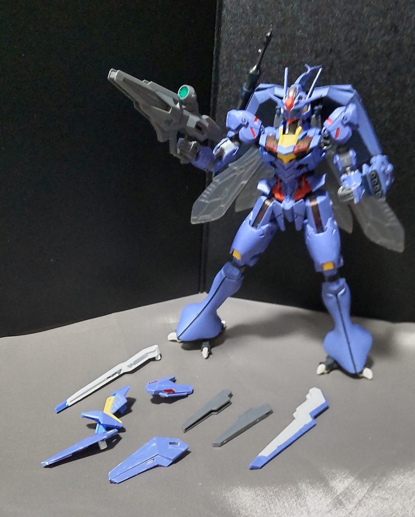 本機はエアリアルのエスカッシャンのシールド機能を捨てていますが、ガンビットとしての機能は残しています。※オーラバリアがある為、盾など不要。