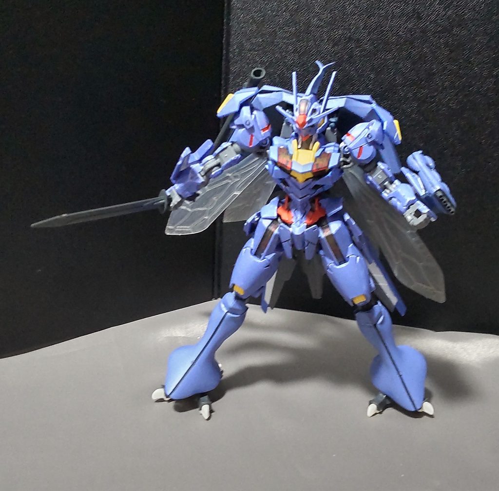 オーラソードバイストン・ウェル飛ばされた際にビームサーベルを失ったが、その代わりに剣を受け取ったという経緯で使用。