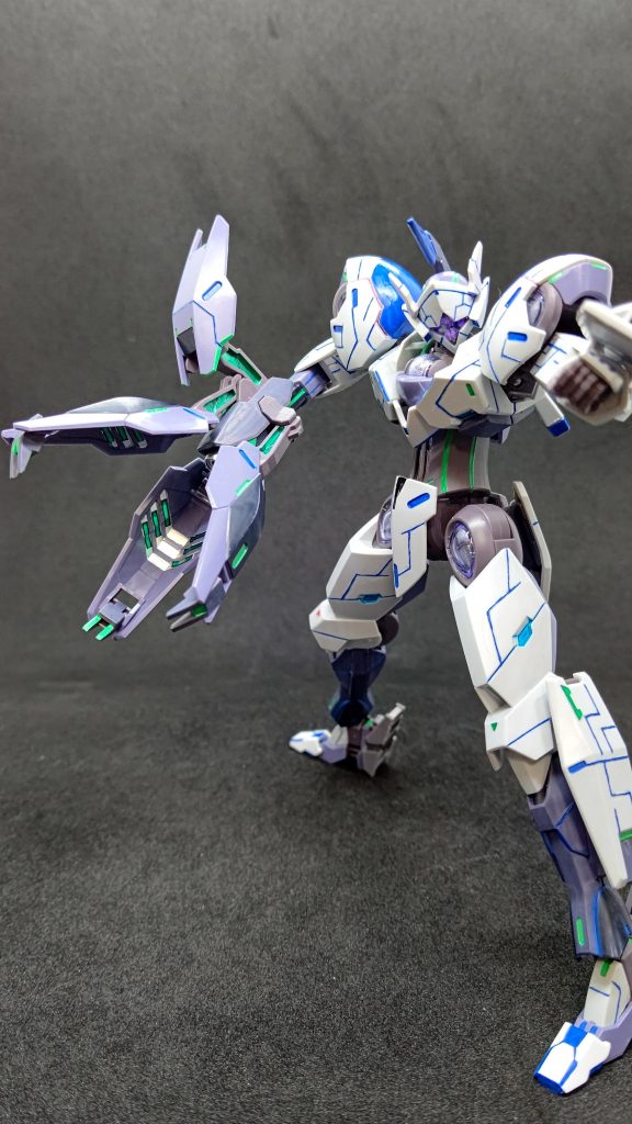 近接モード、爪部分はガンダムマーカーのアイグリーンで塗装しました。