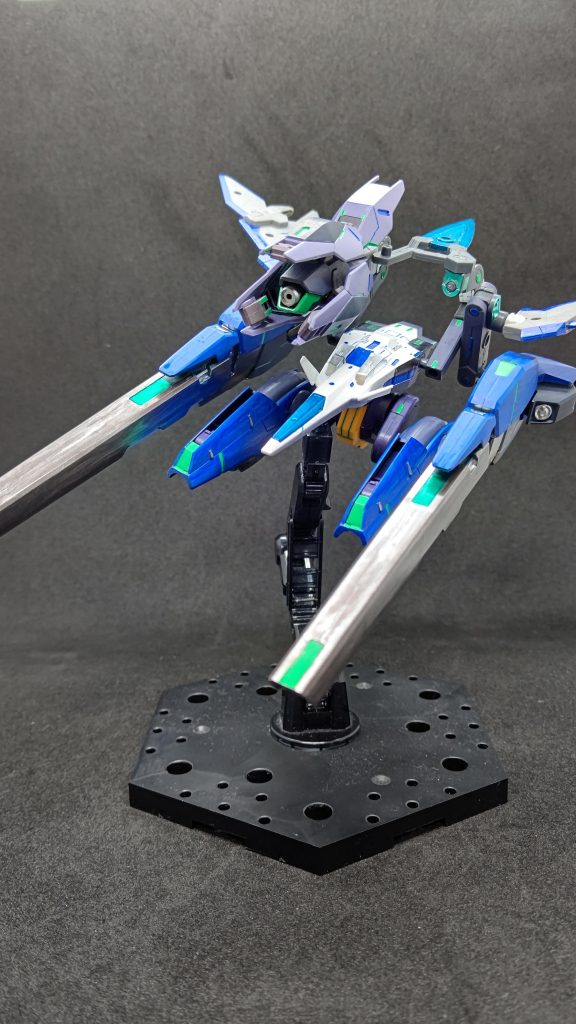 支援機キャノンブレイザー30mmやHG ラファエルガンダム、ミラソウル社製フライトユニットなどを使い、作成しました。また、予備のビームブレイサーなども装備しています。