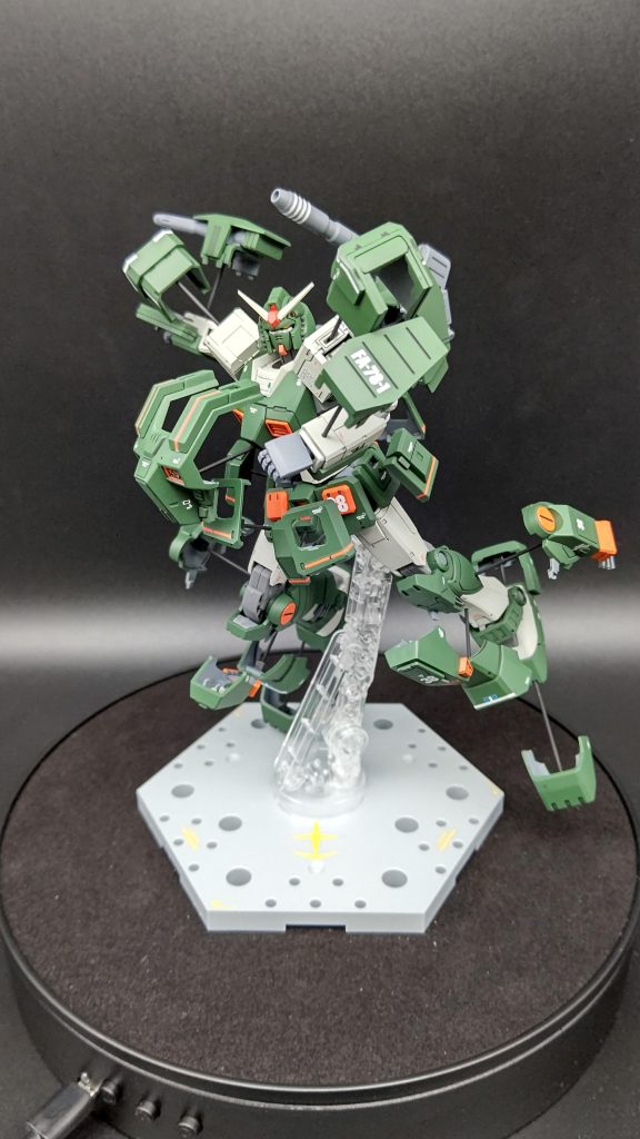 旧キット箱絵風。そこそこ干渉しますがポージングも良好。