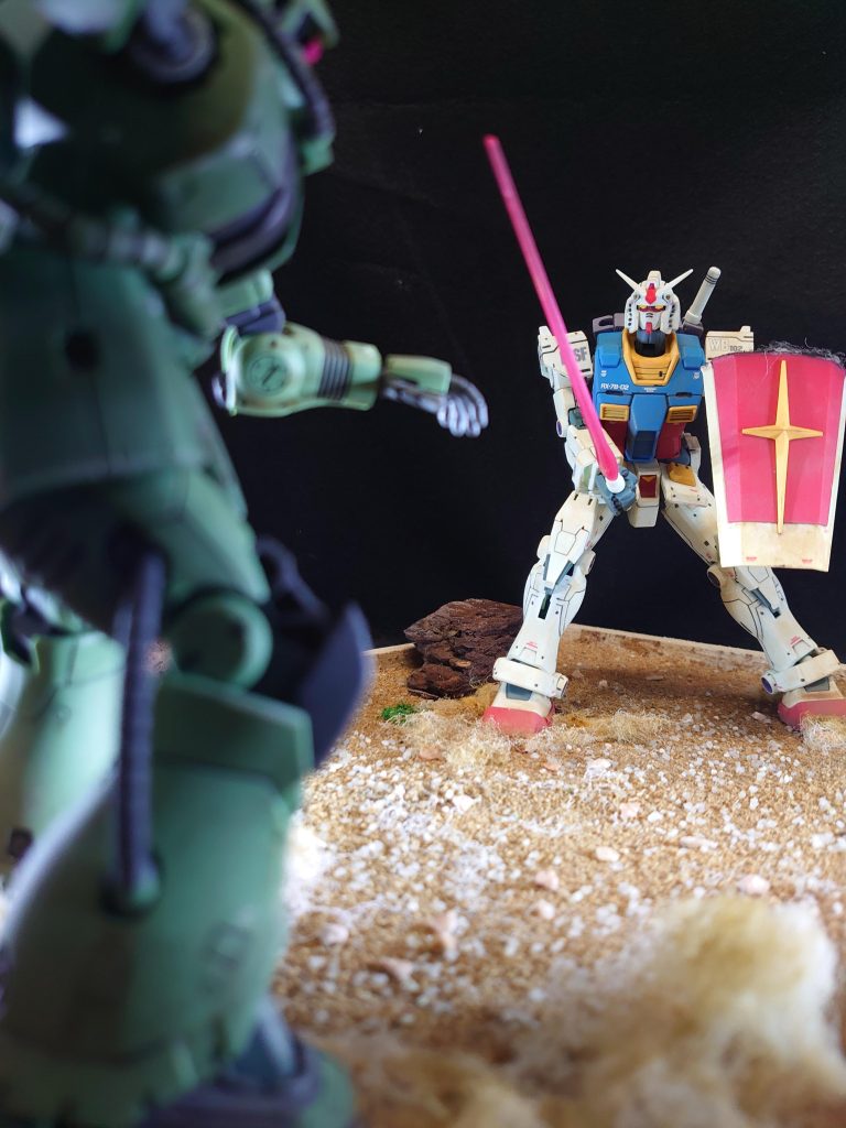 ガンダムに焦点合わせるとこんな感じ。どっちが正解ですかね。