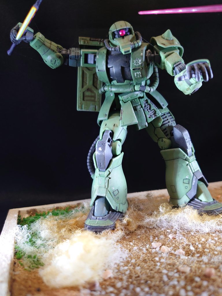 結局3体のガンダム使いましたが、無くした部品をガンダムの首の隙間に発見しました。もう一体作れるとポジティブに考えています。