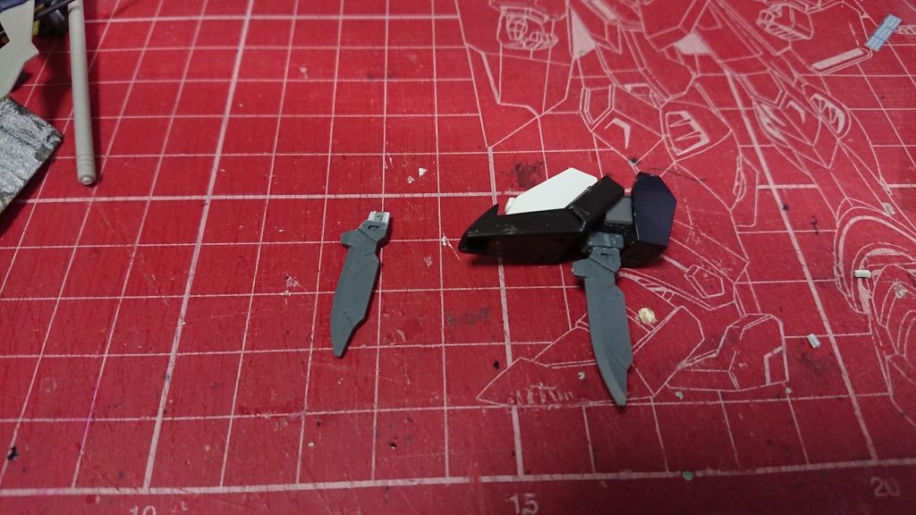 脚部のGNダガー制作中のもの差し替えで再現することにしました制作中の写真が少なくここまでですが最後までご覧いただきありがとうございました!