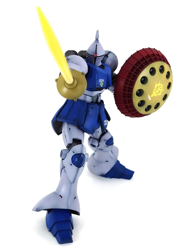 メイン武装がサーベルのみなんですね😅シールドにミサイルが付いていますが誘爆しないのか心配ファーストガンダムは未視聴なので活躍が気になります。