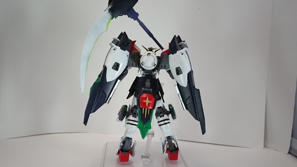 背中はウイニングガンダムゼロをベースに制作腰部にはデスサイズのシールドをベースにしたものを(後に詳細)