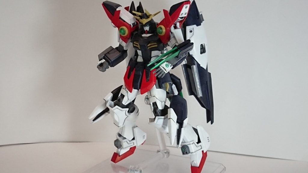 GNクロー(クローモード)左腕に装備された武装根元はソードインパルスのフラッシュエッジの所を他はプラ板からのスクラッチです