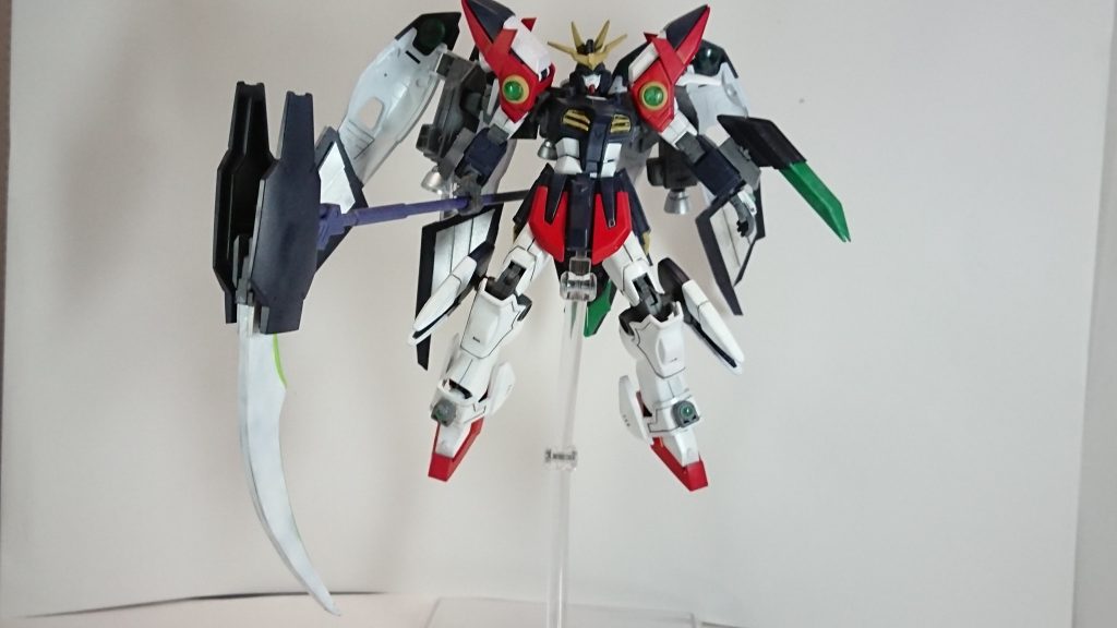 特殊強化「トランザム・インフェルノ」バックパックが展開しコンデンサーと放出機関が解放される広範囲に粒子が放出されるためスローネドライのステルスフィールドに似た現象がおこるまた、武器に炎のようなエフェクトが追加され近接武装が切断ではなく溶断するようになるが粒子使用量が多いので使用後は機体性能が極端に下がってしまう設定