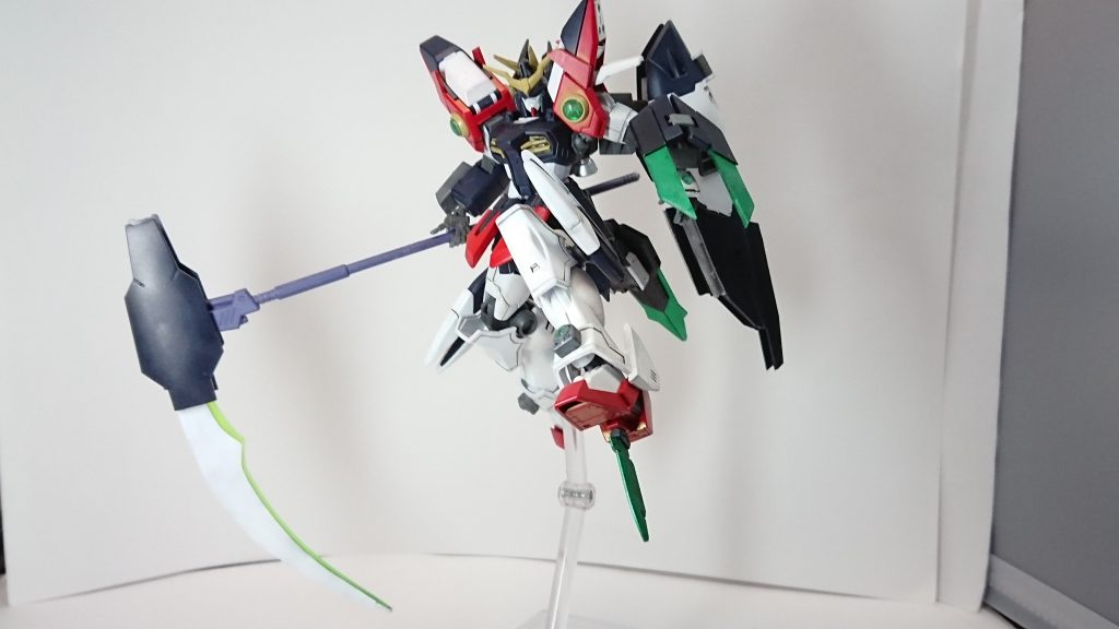 GNダガー両脚部に格納脚部のコンデンサーから粒子をコーティングさせることが可能という設定