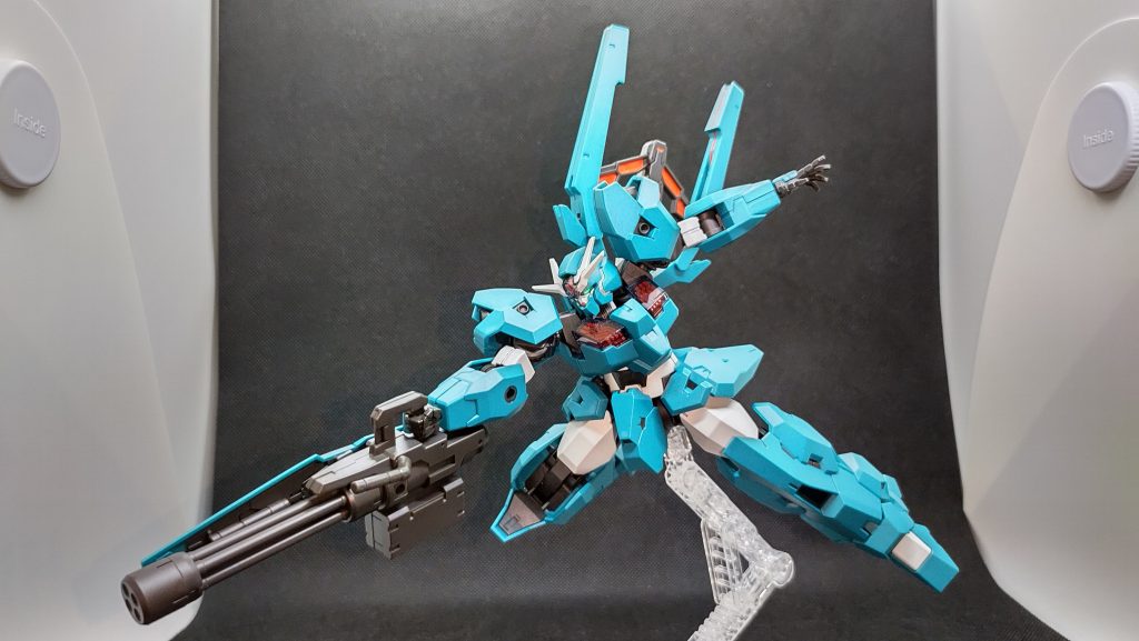 劇中ではあまり印象ありませんが、動きのあるポーズもこなせます。