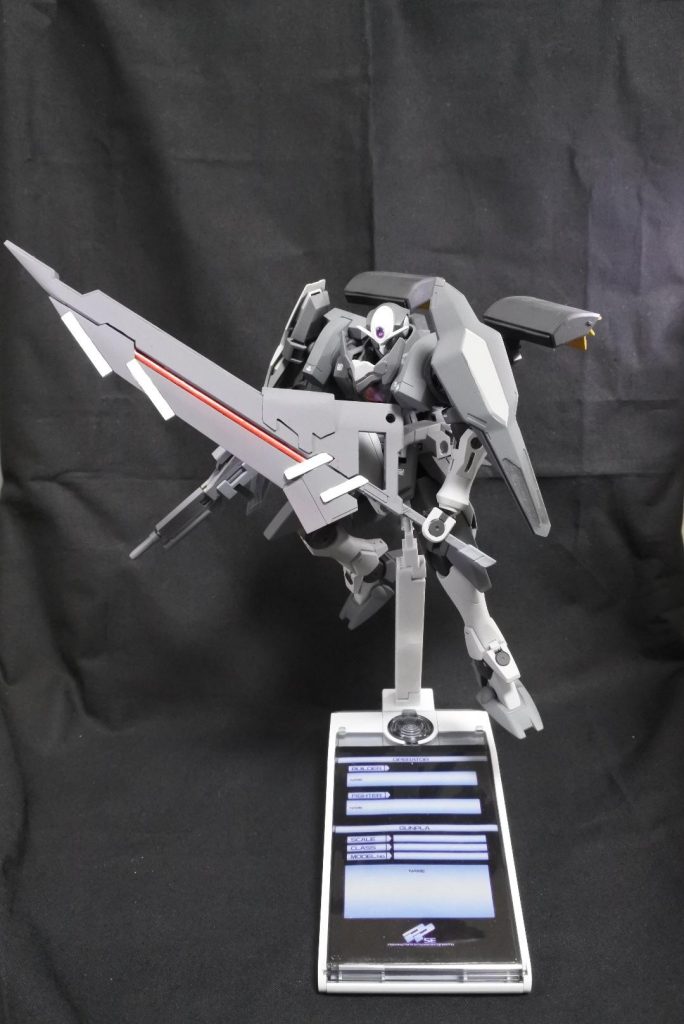 お気に入りの1枚。今回自分専用機ということで、気が付いたら当初の予定よりも装備が多くなってしまいましたwその結果サフ状態で力尽き、約1年ほど放置していましたが…、今回完成する事が出来て良かったです。やはり自分専用機とは作ってて楽しいものだなぁ!塗装メモMr.カラーで全塗装 武器以外のグレー、黒は調色したものを使用武器 ニュートラルグレー…?装備などの細かいグレー、白はファレホの筆塗りGNドライブ ミラーネイルパウダー(赤)+Mr.カラークリアー 2度塗りデカールはジンクスIV用のもの+αスミ入れなしトップコート Mr.カラー スーパークリアーⅢ UVカットつや消し